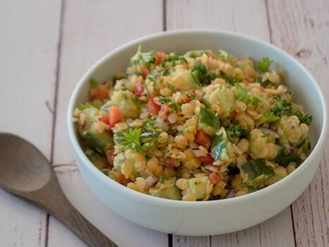 salade-de-lentilles-corail-aux-legumes-frais